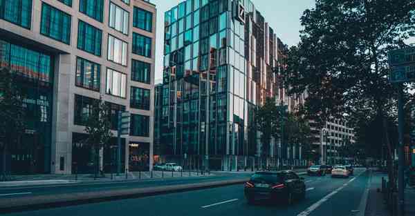 智能机器人把成人当婴儿